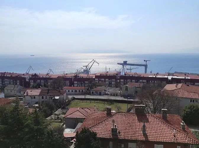Sunny Apartment In Rijeka